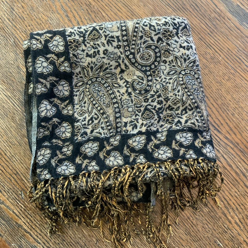 Paisley Pattern Scarf - Picture 7 of 7